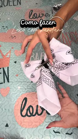 Tutorial bem facil de como fazer laço com bandana 🤍🖤 #laco #lacos #lacocomlenco #lenco #bandana #country #modacountry #tendencia #tendenciadoslaços #viral #fyppppppppppppppppppppppp 