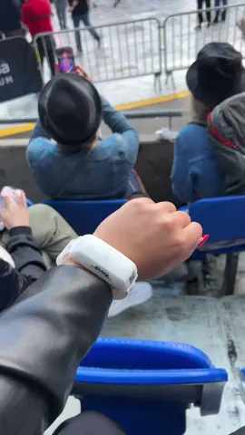 N1 🥹💛🌈 vraiment le meilleur concert de ma vie #coldplay #coldplayconcert #lyon #groupamastadium #coldplayfans #coldplayyellow 