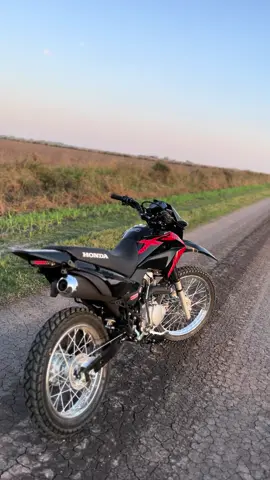 la mecha#fyp #parati #campo #campoargentino🌱🌾🌻🐮🐂 #foryoupage #zyxcba #honda #xr150 #hondaxr #motos #elturkoalcorte #atardecer #km #motosargentinas #stunt 