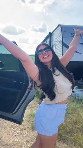 always channeling my inner hannah ✨ #hellonewyork #newyork #countryliving #countrylife #cowgirl 