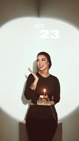 وقولتلي happy birthday🖤🥳