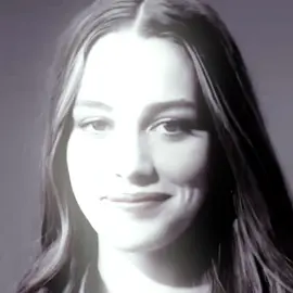 her facial expressions are so insane  ac: van9shed.mp3 #lovequinn #younetflix #lovequinnedit #joegoldberg #victoriapedretti 