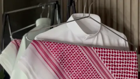 الله يتمم لك على خير يروحي🤍. #خطوبة #زواجات #جازان #اكسبلور #ترند #زواجات_جازان #اعراس  #happyaid #fyp #تصويري📸 #راشد_الماجد #hand_model 