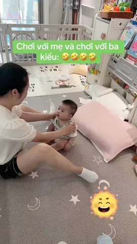 Chơi với mẹ và chơi với ba kiểu: 🤣🤣🤣🤣#embédễthương #🥰🥰 #embécutexuhuong💐💐 #kid #giađìnhhạnhphúc 
