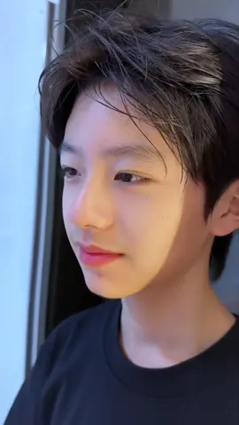 青春期特有的脸 