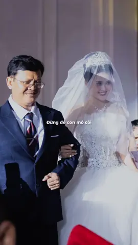Ba là người ít thể hiện tình cảm nhưng là người luôn chở che cho con . Đây là khoảnh khắc con mơ ước tử bé ba dắt con lên lễ đường cảm xúc nghẹn ngào giữa ba và con không thể nào diễn tả được ☺️☺️ Chỉ biết nói Tôi Thương Ba ❤️ #codau #damcuoi #couple #LearnOnTikTok #wedding #xuhuongtiktok #toithuongba #tiktokvietnam #tiktokviral #vaycuoi 