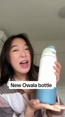 Pretty late but I got the viral @Owala in the colour iced breeze and im obsessed.  #waterbottle #owala #owalawaterbottle #unboxing #amazonfind #owalafreesip 
