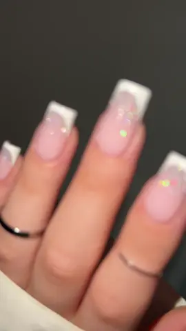 ✨🤍 #flashnails #reflectivenails #holonails #frenchnails #paznokcie #gelnails #uñas #unhas 