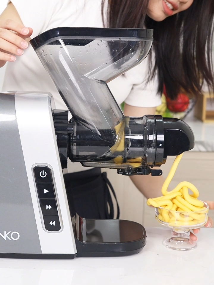 Máy ép chậm trục ngang Venko, ép kiệt các loại rau củ, hoa quả, làm kem giải nhiệt cho mùa hè nóng bức này