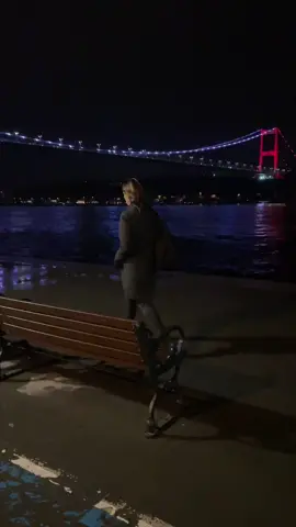 أنا والليل على مضيق البوسفور…..🌃     #تركيا #اسطنبول #ليل #هواجيس #سهر #جسر #أجواء_الشتاء #قمرا #تفكير #جو #فيلم #مونتاج #تصوير 