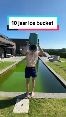 Tijd om de #icebucketchallenge terug te brengen! Ik nomineer @SUEB en @Maya succes 😌