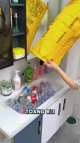 Bàn chải đa năng gắn chai nước khoáng