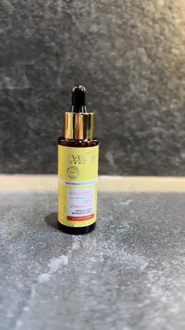 Uwielbiam natychmiastowe rozświetlenie po użyciu serum od Eveline 💛✨ #evelinecosmetics #vitaminc #serum #skincareroutine 