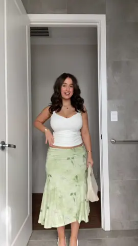 obsessed with this skirt @Princess Polly🤍 #fitcheck #OOTD #styleswap #whosestyleiswhose #australia #princesspolly #size10fashion 