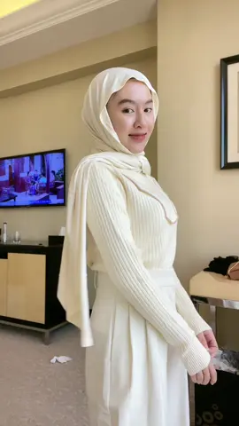 bajunya warna cream , celana ada di bio @taca L|nk 253