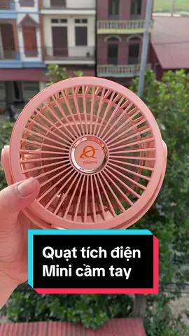 Quạt tích điện mini có thể sử dụng được 60h , có chân kẹp tiện để kẹp xe đẩy cho bé khi đi chơi #tetoday #quattichdienmini #quattichdienpintrau #xuhuong 