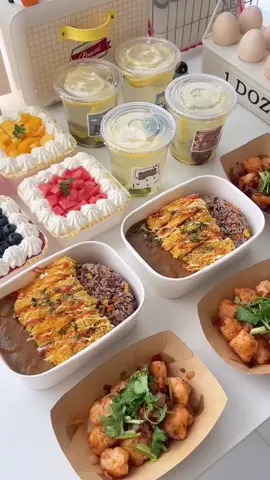 Immersive cooking lunch for my bestie🍱Sizzling shrimp sliders + curry chicken chop rice + lemonade + small cakes It’s another day to feed my fat bestie #cooking #satisfying #trending #fyp #foryoupage #eating #foryou 