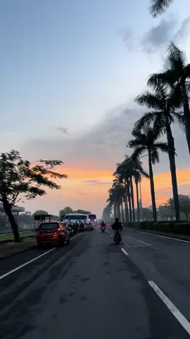 Vibes cikarang sehabis hujan  #cikarang #ejipcikarang #pabrik #fyp #vibes #viral #sound #soundviral #sunrise 