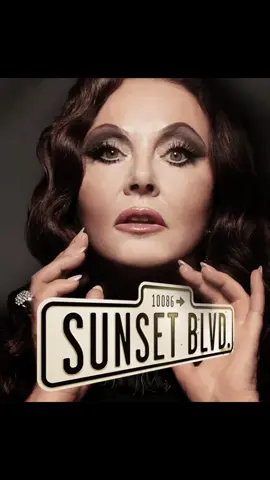 Sunset Boulevard 好喜歡這個舞台佈置，好喜歡莎拉布萊曼Sarah Brightman，好喜歡所有歌舞劇的演員的演出，好喜歡日落大道歌舞劇。 #Sunsetboulevard  #日落大道 #SarahBrightman #莎拉布萊曼 #歌舞劇 #Princesstheater #Melbourne #溫柔治癒 #愛自己 #治癒文字 #女性成長 #療癒 