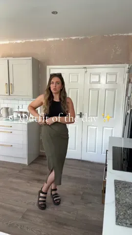 Outfit of the day, love this skirt from h and m.  #handm#outfitideas #wrapskirt#OOTD#outfitofthedayinspo #outfitinspo 