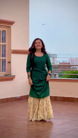 Bole Chudiyaan 💃🏻💃🏻 📹: @aakuaakanksha  . . . #bolechudiyan #kareenakapoor #hrithikroshan #srk #kajol #bollywood #bollywoodsong #bollywooddance #easychoreography #weddingchoreography #sangeet #trendingdance #trendingtiktok #trending #foryou #foryoupage #goviral #fyp #thailand #nepal #nepaltiktok #tiktoknepal 