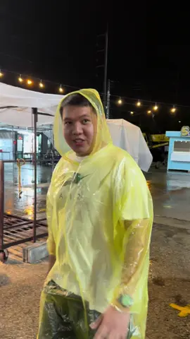ฝนตกใครอยู่ตลาดนัดบ้าง ???