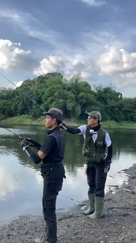siapa nih yg gini ? @MancingMasia @CAKLEUY @ZulkifliR  #casting #castinggabus #castinghampala #lurefishing #castingfishing🎣 #handmadelures #luremaking #saguling