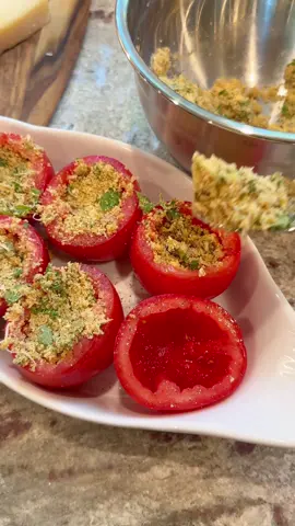 These stuffed tomatoes are perfecr for the summer! Recipe linnk in bbio. #stuffedtomatoes #tomato #summerrecipes #Recipe #EasyRecipe 