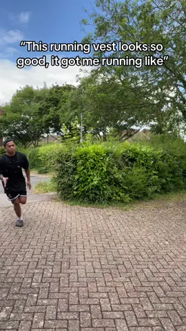 This is definitely the best looking running vest on the market!! 😮‍💨👌🏽🔥💯 #saltpapi #runningvest #glitchrun #fakerun #fakerunchallenge #foryoupage #foryou #viral #trending #xybca #fakerunning #slowmoking #slowmochallenge #runningvestreview 