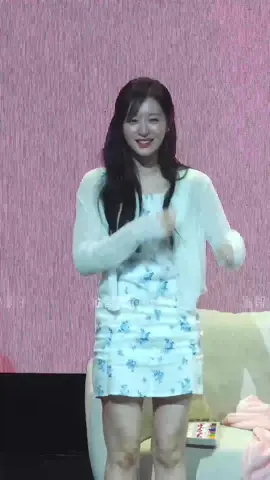 Hết năng lượng nhưng vẫn nhảy cho mng xemmmm cưng iuu quá đi mất 😝 #kimjiwonactress #kimjiwon #honghaein #kimjiwon김지원 #fypシ #김지원 #queenoftears #fypシ #queenoftears #nuhoangnuocmat 
