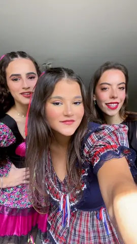 eu e elas de caipirinha🫶🏻 #festajunina #caipiras 