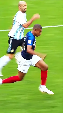 Kylian is so incredibly fast, what he showed in the 2018 World Cup against Argentina was so good, his tricks and skills on the ball are perfect, he is the best and he deserves it 🐐🇫🇷⚽️😍😍❤️❤️🔥 #kylian #kylianmbappé #kylianmbappe #kylianmbappéedit #kylianmbappe7 #kylianmbappeedit #kylianmbappé🇫🇷 #kylian7 #kylianmbappeedits #kylianmbappelottin #kylianmbappe10 #mbappe #mbappefanx #mbappe7 #mbappeedit #mbappe🇫🇷 #mbapperealmadrid #mbappefrance #france #france🇫🇷 #frankreich #worldcup #worldcup2018 #fifa #fifaworldcup #fifaworldcup2018 