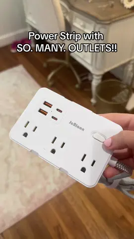 This is giving me the teacher tingles fr 🤗#teacheressentials #officeessentials #classroomessentials #newteacheressentials #surgeprotector #powerstrip 