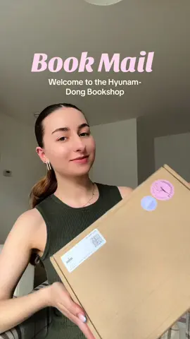 The cutest wee box @Bloomsbury Books 💕 #BookTok #bookrec #bloomsbury #cozyfantasy #fantasy #booktokuk #bookhaul #bookmail #fantasybook #romancebooks #bookshop #bookdragon 