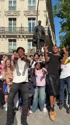 Paris meet-up was fire 🇫🇷❤️ Love yall so much !! @davidsonolvr  you must watch my last story 😱‼️ add my snap : diamant.blazi  if you want see me play 🏀iam posting highlight in my Broadcast channel insta if you want see me play lets get 80k follow my ig : diamant.blazi soon 1.9million and add my snap : diamant.blazi i add back ;) ##diamantblazi##seckoff##bball##basketball##fyp##dance##gamewin##gameday##viral##foryou##trend##floridabasketball##florida##usa##usabasketball##trio##dunk#sportstiktok 