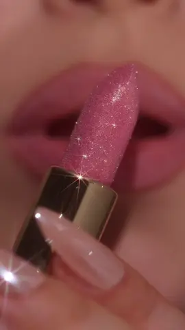 Sour Sugar in action ✨ @FOCALLURE US  .. #summerlips #focalsparkle #focallureus #lipswatchvideo #lipswatch #focallure #glitterlips #lipstick #makeupswatches #makeupvideo #makeuptok 