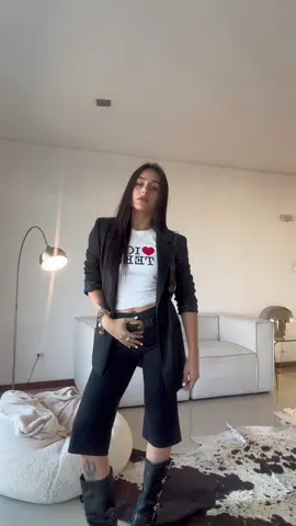 joyitas thrifteadas por 40, 10 y 3 bs (???)😵🥹  #grwm #styling #capripants #outfitinspo #eclectic #fashioninspo #outfitdetails #bikerboots #goldaccesories #fitcheck #fypage #fyp #parati 