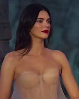 😍 Kendall Jenner for Vogue World: Paris 2024. #kendalljenner #vogue #vogueworld #foryoupage #fyp #foryou #trend #viral #Runway #model #makeup #hair #dress #outfit #paris #foru 