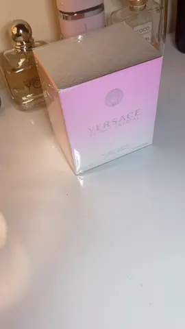 Unboxing Versace Bright Crystal Disponible en decants #versace #brightcrystal #perfumesparamujer  #asmr #unboxing 