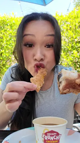 A little lunch outsode today ☀️  #lunch #mukbang #friedchicken #cheeseburger #pizza #Foodie #foodtiktok 