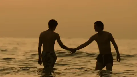 wish they were together longer 💐 #pondphuwin #ppnaravit #phuwintang #neverletmegoseries #fyp #xybca 