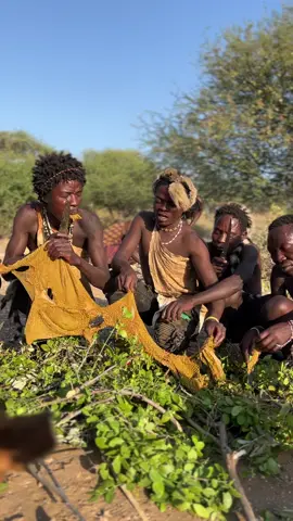 Unbelievable 😮‼️😋Eating Raw unwashed meat is incredible, So Delicious #villagelife #africa #hadzabetribe #usa 