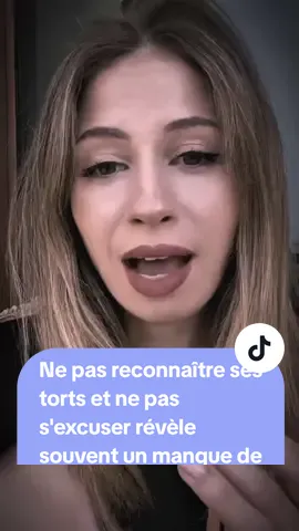 Ne pas reconnaître ses torts et ne pas s'excuser révèle souvent un manque de maturité et de conscience de soi 😞. Si une personne ne reconnaît pas ses torts et ne s'excuse pas, cela peut indiquer un orgueil ou une incapacité à admettre ses erreurs 😔.  Cette attitude peut nuire aux relations et à la confiance mutuelle 💔. @𝐒𝐎𝐔𝐒𝐓13  #consciente #peur #dicipline #lamour #femme 