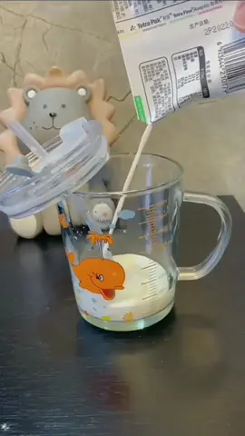 Children's scale straw glass cup thickened tropical-resistant cover transparent large capacity microwave heating #strawcup #childrensmilk scale cup #goodrecommendation #childrenswatercup #milkcup 
