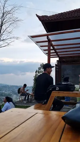 Humaira Coffee Puncak Bogor . #humairacoffee #puncakbogor #puncak #bogor #puncakpass #sentul  #explorebogor #sukabumi  #jalanjalan #fy #kopi #wastory #mentahan #coffee #prank 