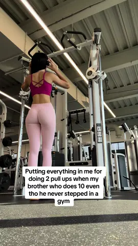 Just girly things #gym #gymmotivation #pullups 