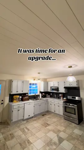 Much better😍 Full renovation videos up on our YouTube channel now! Link in bio! #transformation #DIY #Home #homeimprovement #renovation 
