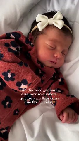 O sorrisinho que derrete meu coração 🤎 #bebe #baby #babylove #maternidade #recemnascido #maedemenina 