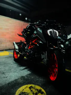 😍 #camaralenta #rosaquelindaeres #ktm #duke #390 #moto #viral #fyp 