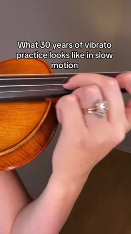 Wrist vibrato is my favorite! Its so beautiful and loose and you can easily change the tempo and width. #violin #violinistsoftiktok 